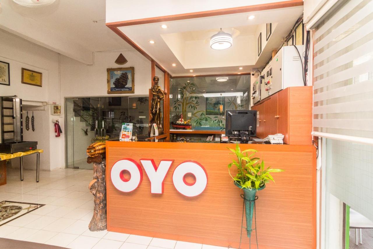 Vaccinated Staff - Oyo 1771 Zeke Hotel Batam Exteriör bild